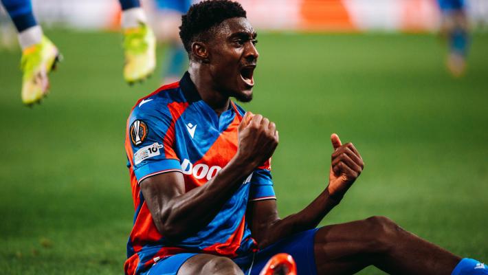 维拉赛季首, 点球机会中, 北京时间 维拉赛季首, 点球机会中, 北京时间