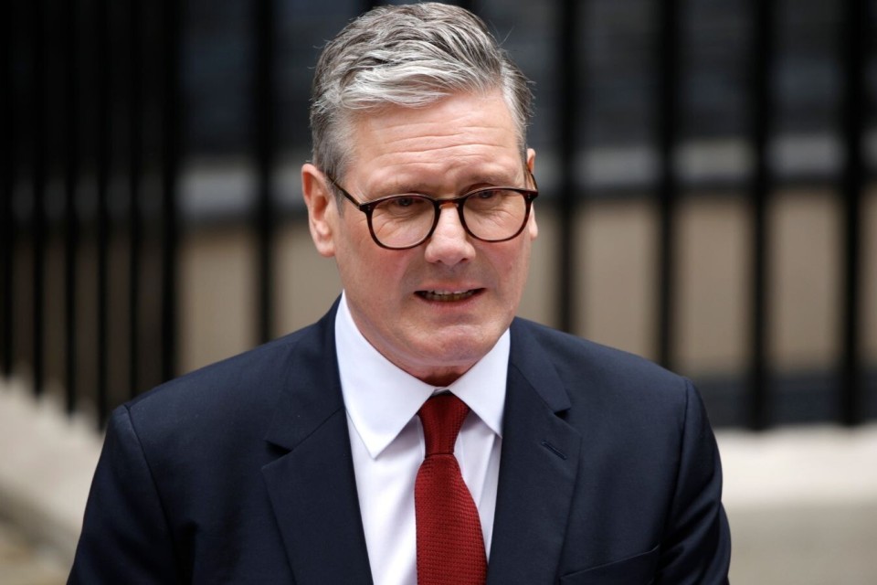 还高喊, 打了就跑, 对阵阿斯顿